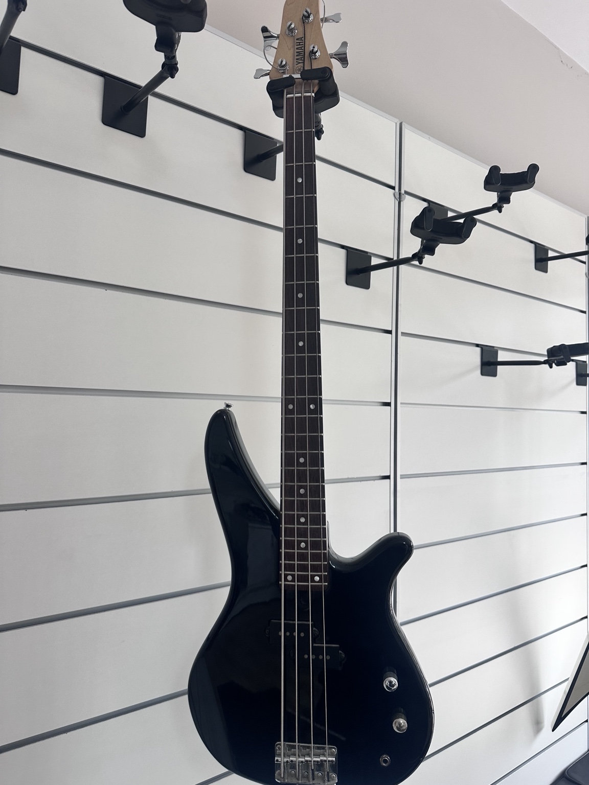 Yamaha · 4 telli bas gitar — ürün fotoğrafı 1